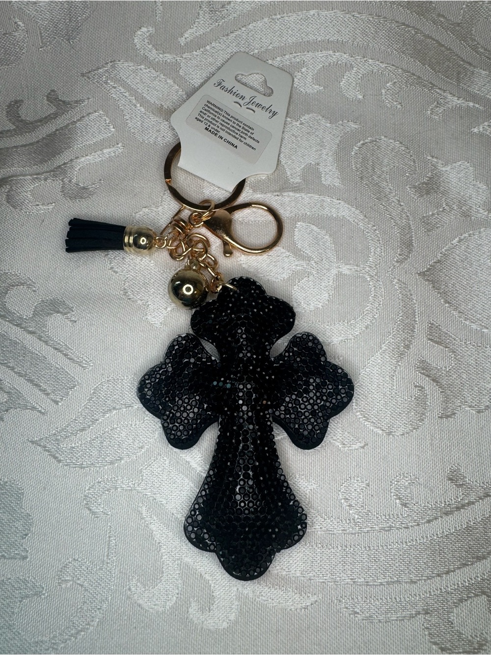 New Fashion Jewelry Black Cross Puffy Keychain with Gold Accents